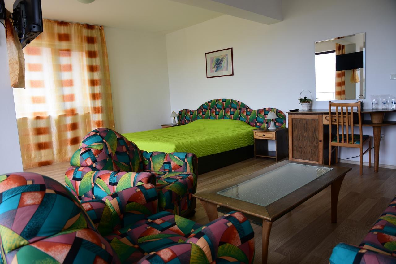 Guest Rooms Sea View Baltjik Exteriör bild