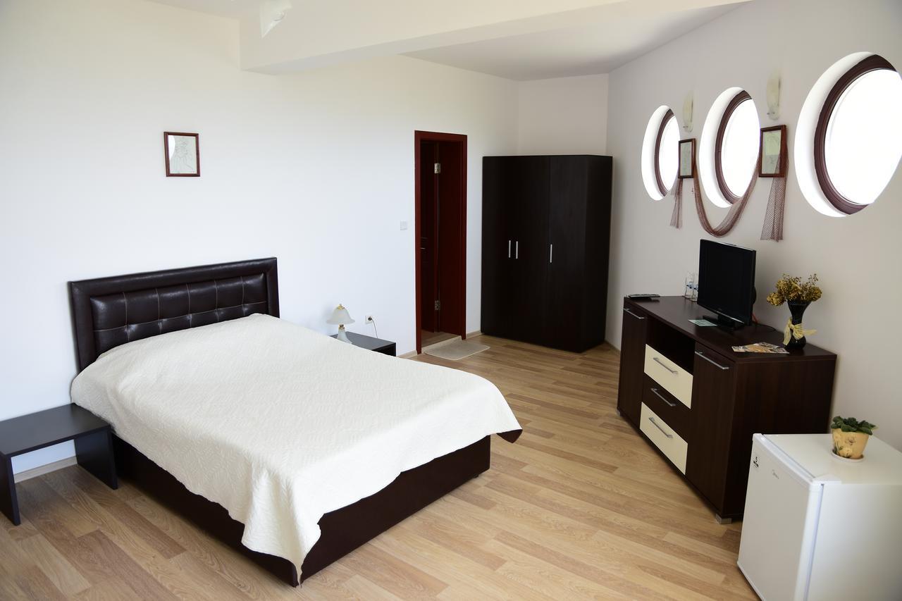 Guest Rooms Sea View Baltjik Exteriör bild