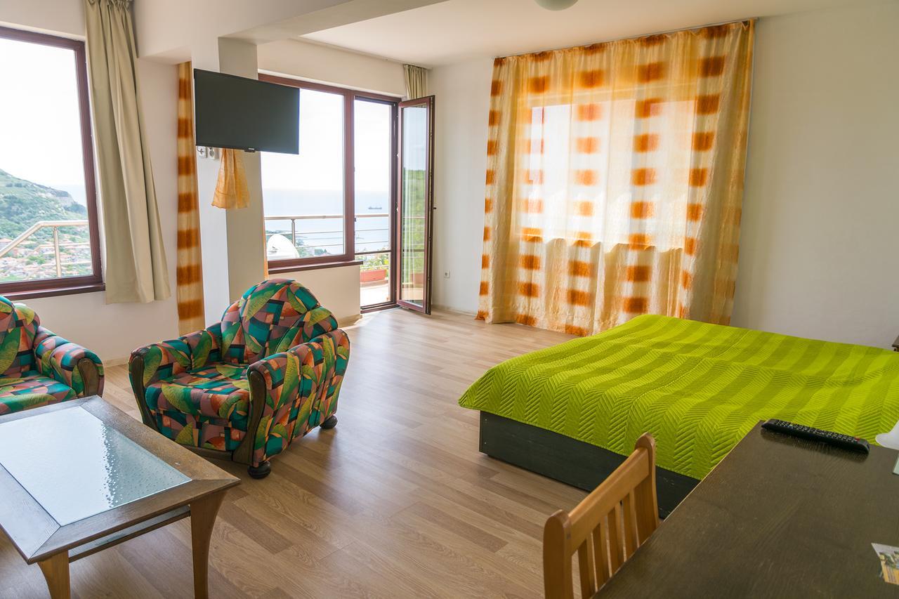 Guest Rooms Sea View Baltjik Exteriör bild